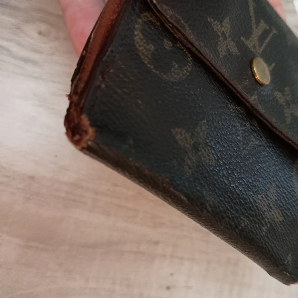 Authentic Louis Vuitton Monogram Elise Wallet